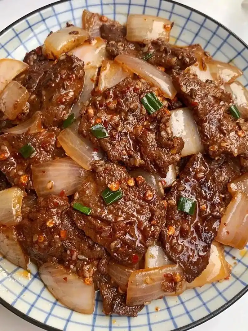 洋葱炒牛肉~大排档必点的招牌菜!美味快手菜    - 抖音