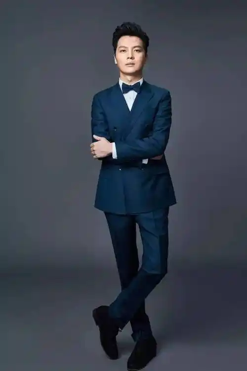 任鲁豫,中国内地男主持人,身高178cm,1977年5月9日出生于河南新乡