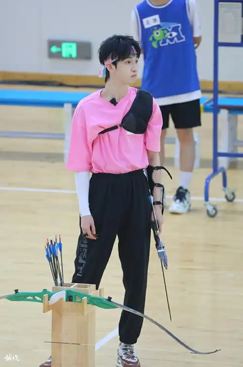 严浩翔 音轨成诗十八拍##严浩翔夏日运动会饭拍生图##tf家族夏日运动