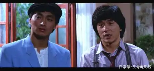 1990年,何家劲与刘德华一同出现在电影《狱中龙》里,两个人的帅气不相