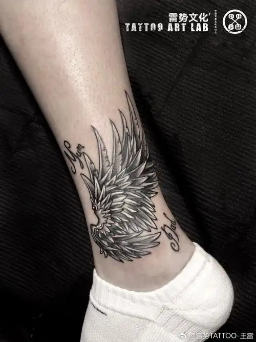 脚踝叶子纹身图案