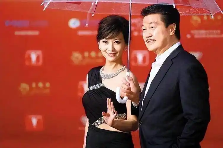 回顾赵雅芝带俩儿子再结婚被宠成公主幸福背后其实并不简单