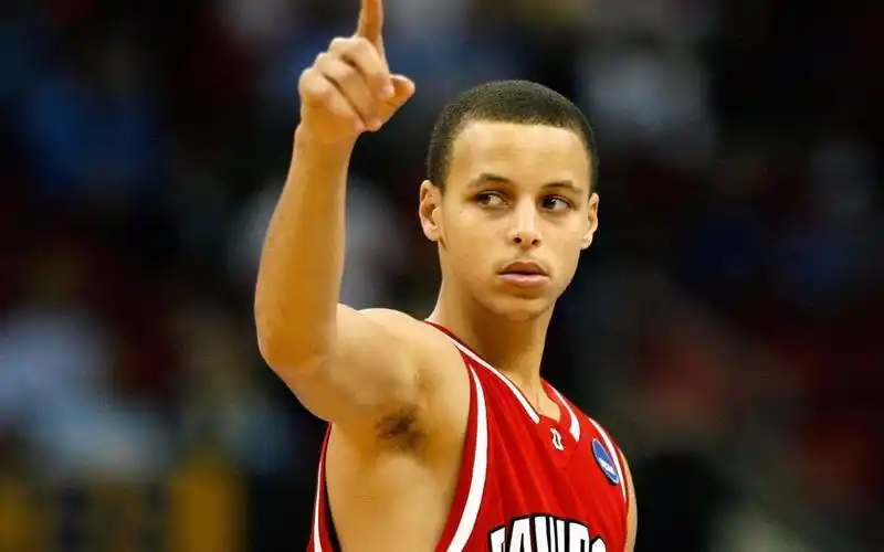 高清大学时期的库里有多强