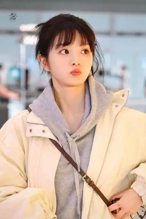 田曦薇狗啃式刘海##田曦薇元气森林乳茶品牌大使##今日星拍放送##田