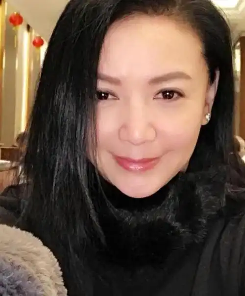 她曾是梁朝伟最爱的人却遭闺蜜插足后嫁豪门惨遭弃今仍是女神