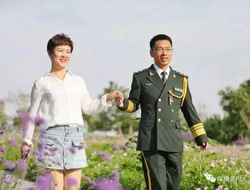 外拍花絮 绿色 的军装,洁白的婚纱 在 紫色花海 尽情绽放 第八届敦煌