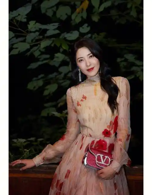 曾黎近照,46岁这颜值太惊艳了!