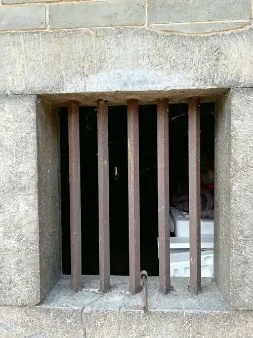 旧时的铁窗