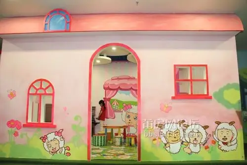 六一节那天摄狼化成羊领着他的家族偷偷潜入羊村