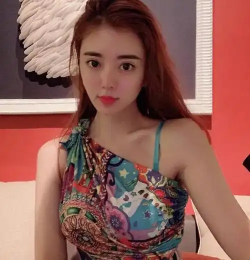 唯美歌姬阿兰晒泳装美照,皮肤白皙好身材一览无余_网易订阅