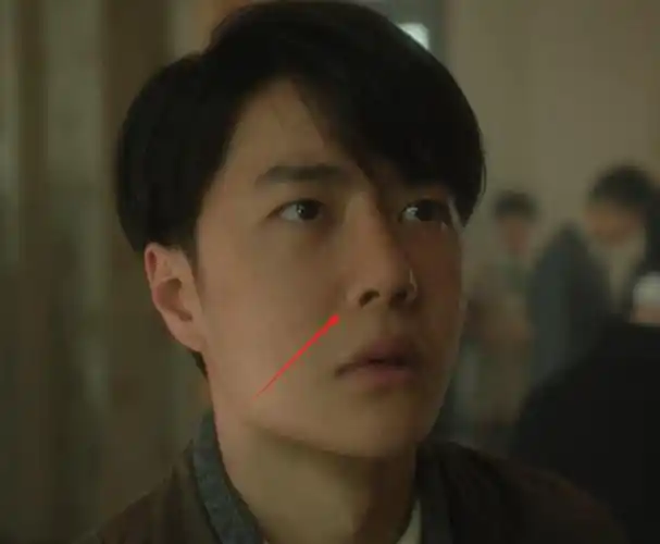 王一博鼻梁透光,被吐槽整容脸太出戏|王一博|追风者|央视_新浪新闻