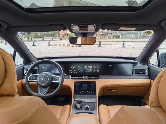 2021年02月份上牌 理想one增程6座版 前后电动座椅 一体式3连屏 20寸