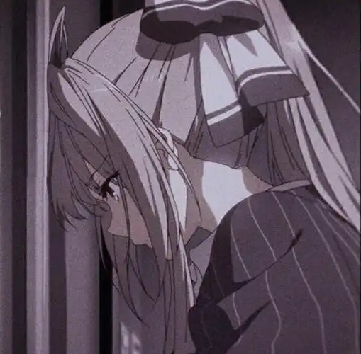 伤感女头动漫头像