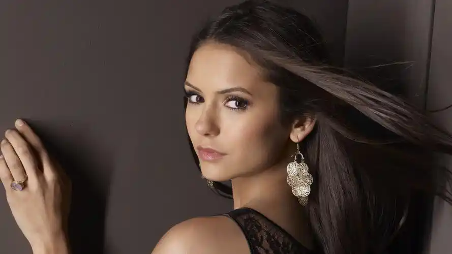 欧美明星妮娜杜波夫电脑桌面壁纸