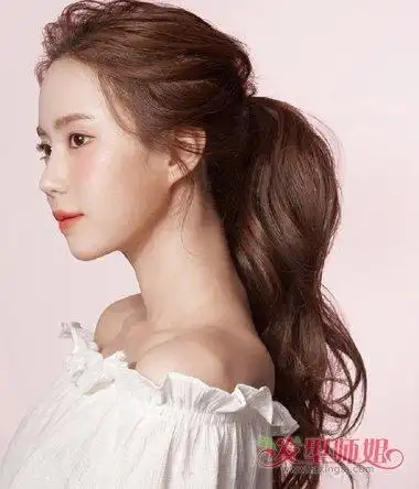 超适合度假的熟女扎发发型 慵懒风扎发长发抓紧夏末小尾巴(3)_发型师