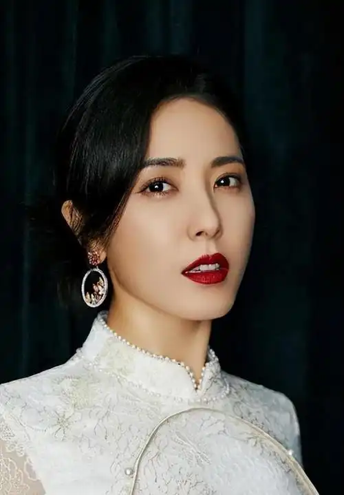 47岁"无人敢娶"的曾黎,走上了另一条道路|演员|张桐|富大龙|章子怡