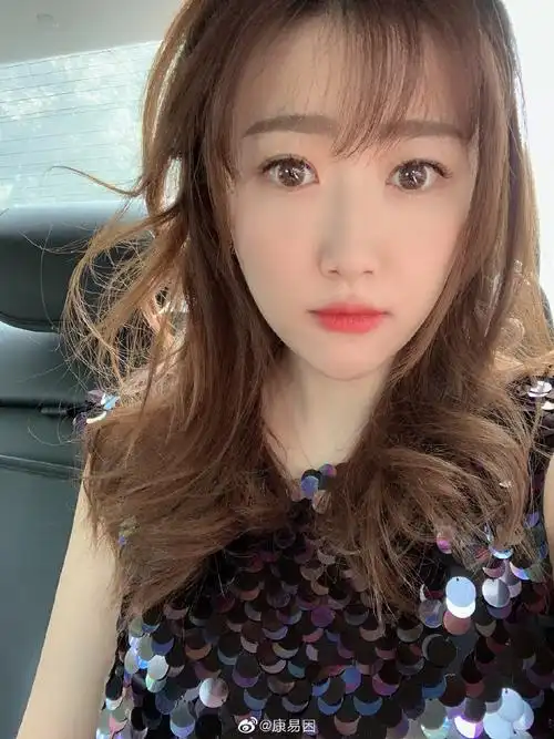知道康逸琨吗,好几年前人大女神,感觉拍照总是美颜开到最大