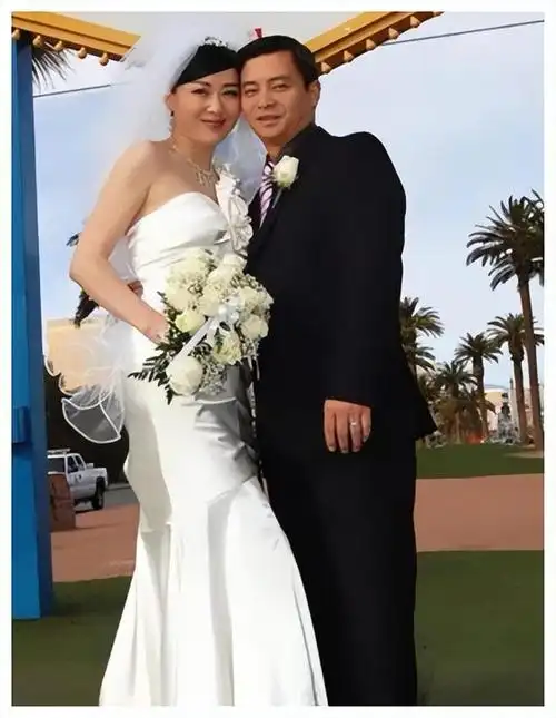 回顾演员李琳嫁大10岁导演不幸福二婚嫁运动员李大双苦尽甘来