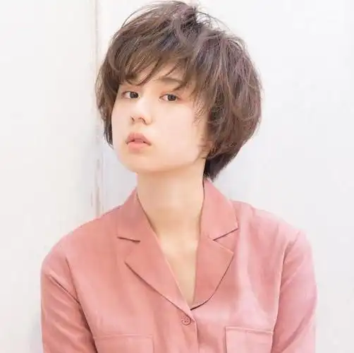 头发少的女生适合什么发型,头顶头发少的女生适合什么发型图片图1