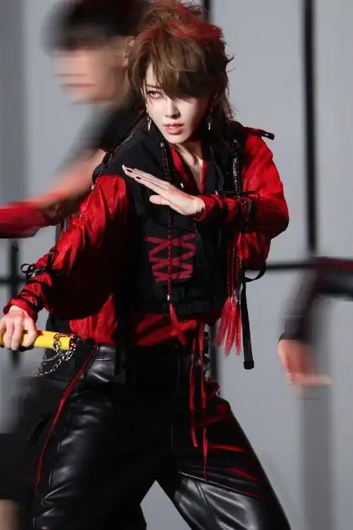 刘忻扯陈丽君领带##刘忻扯领带镜头