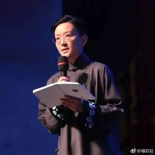 王珮瑜一个把长衫穿得儒雅的女人京剧老生的仪表风度