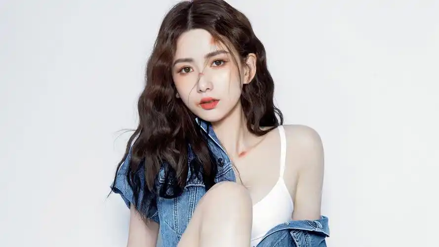 清纯美女王秋紫高清意境写真壁纸