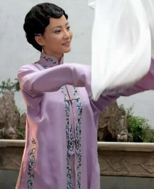 《康定情歌》里的藏族女孩康珠;比如《风云》中楚楚动人的楚楚;除了