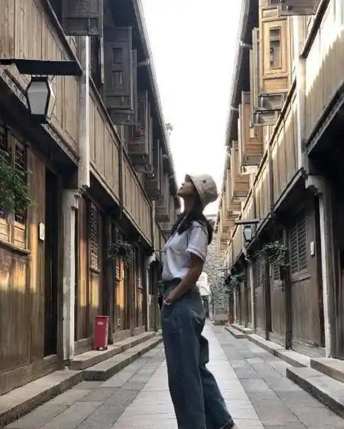 王骏迪气质优雅有料穿旗袍婀娜多姿难怪10多年还被孙红雷宠溺