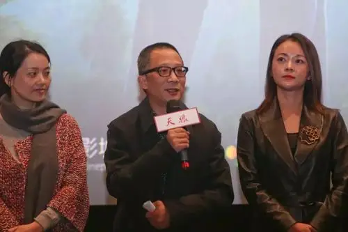 《天渠》杭州首映式上,编剧韩炜,导演柏麟,主演郑强(饰 黄大发),侯煜