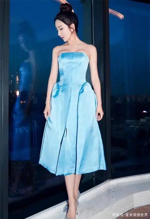 娄艺潇这身材也太好了,穿紫色丝绒露肩鱼尾裙,秀腰臀比惊艳粉丝