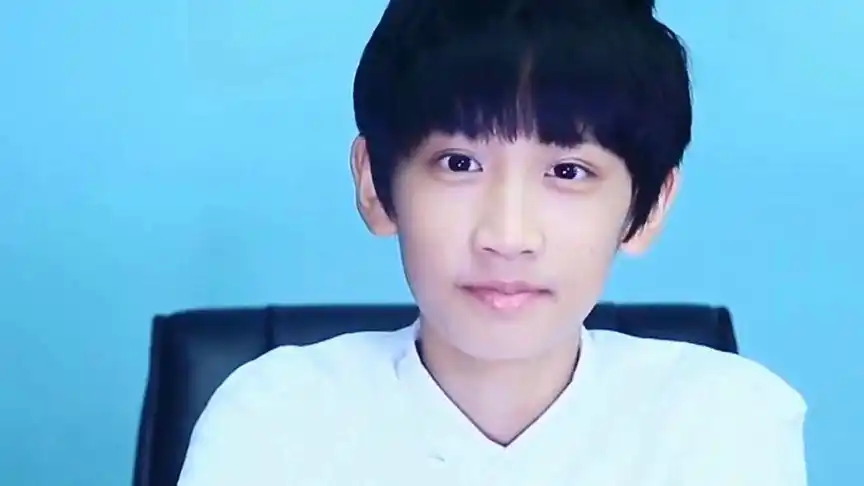 tf家族陈泗旭《小明》录制合集,娇羞可爱的小表情太萌啦!