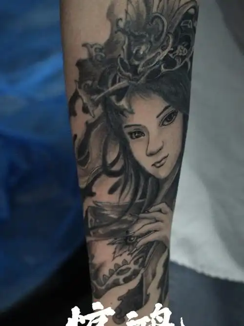 是个扎睡着的铁人咋的我扎人这么助眠吗#艺妓纹身  #小臂纹身  #纹身