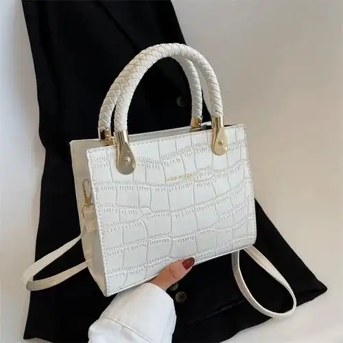 法国小众包包女2022夏天新款小方包今年流行女包单肩斜挎包手提包