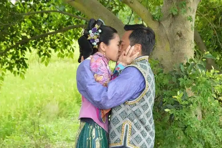 据悉男主角黎耀祥不变,原定女主邓萃雯却遭临时更换,改由胡定欣顶替.