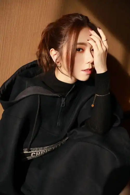 亚 军      「四季」 selina任家萱