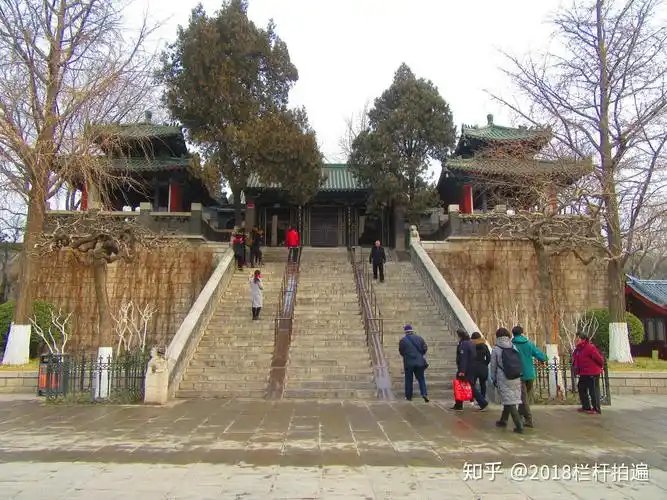 济南大明湖畔北极阁