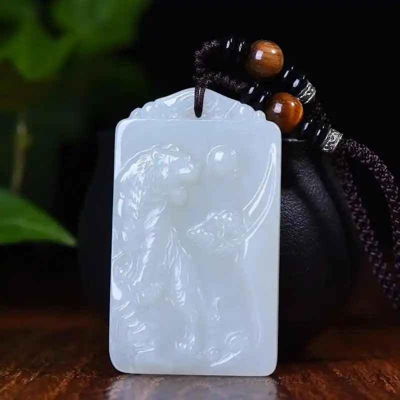 这款和田玉虎吊坠真的太有霸气了!