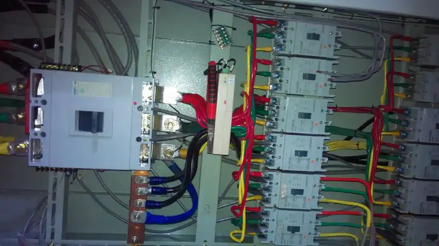 请高手指点一下这个电柜接线布局是否规范?如下图