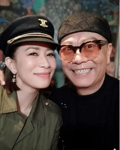 佘诗曼第13年为欧阳震华贺寿!再次大晒合照_老公_生日_太太