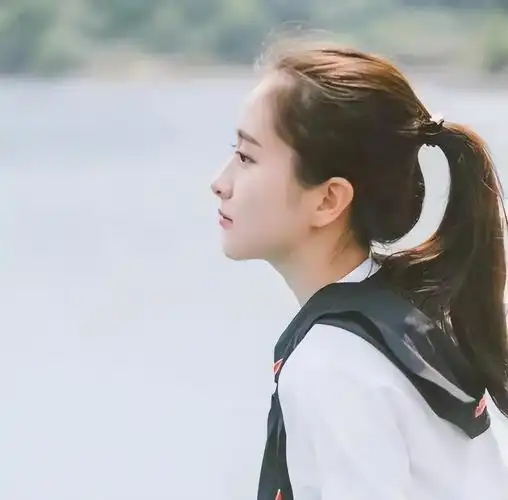 初中流行的女生发型(孩子们青春时代最好看的发型)