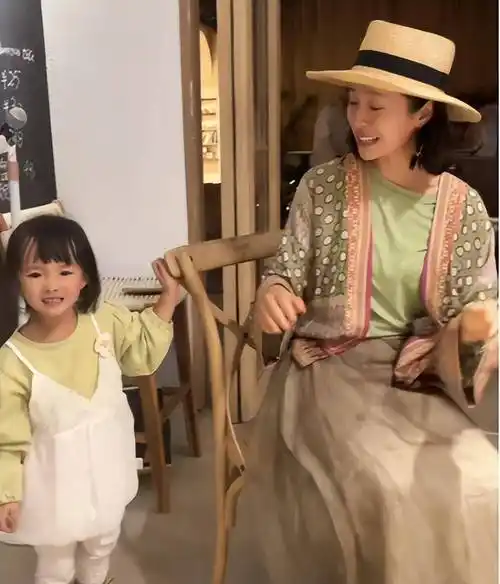 在江一燕看来,老公和家人不仅仅是她的生活搭档,而且还是精神寄托.