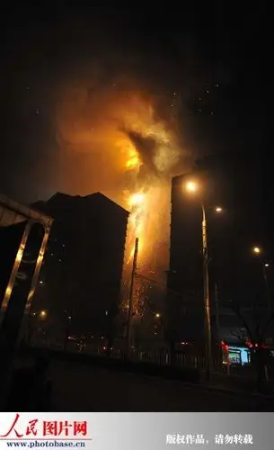 国内新闻 央视新大楼附近发生火灾 央视配楼火灾消息  9日20:45时左右