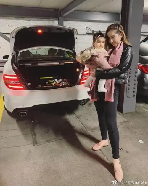 可兰白克前女友近况:结婚3年工作遭曝光,大长腿让女生羡慕!