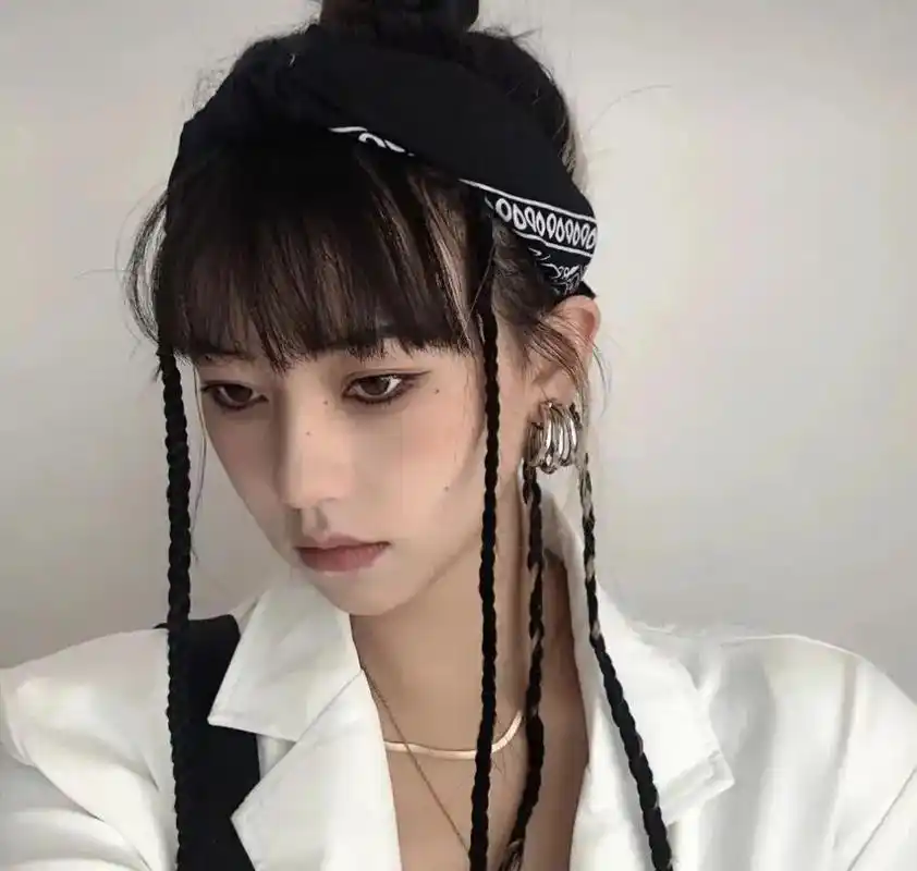 我的月亮有自己的月亮.#真人头像 #女头 #女生ins高级质 - 抖音