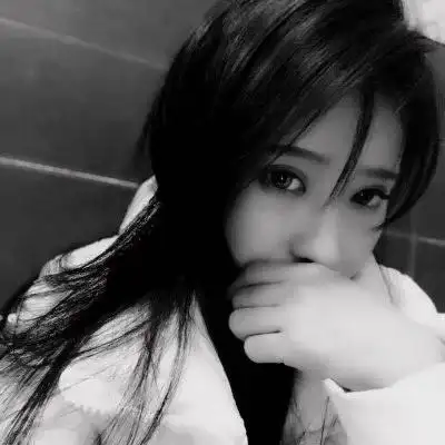 伤感孤单黑白女生头像 痴情有罪我来背