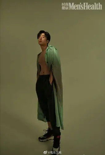 没想到你是这样的张新成!这个腹肌这个腰力. 来自吃瓜卫视 - 微博