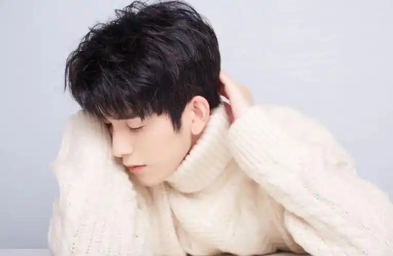 鲜衣怒马少年时 朱赞锦电子刊即将于4月9日上线