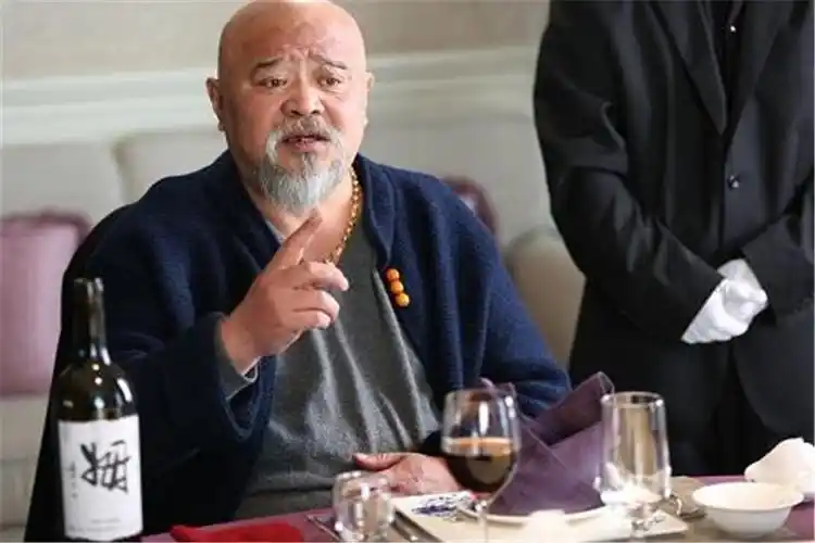 著名演员李琦老师,一天两盒烟顿顿喝酒,如今疾病缠身