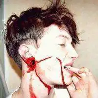 带血的伤感自残头像二次元 二次元自残血腥头像_微信头像图片大全