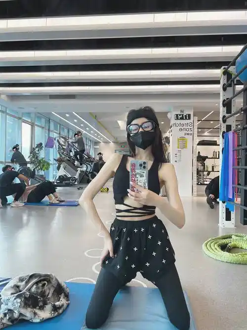 原创张天爱晒健身照比例出众好优越难怪被乔振宇说成吉祥物